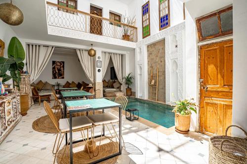 Riad Larbi Khalis 2