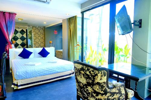 room detail thumbnail 1