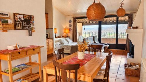 Erkély/terasz, Loft con chimenea y terraza con vistas - Cal Caterino in Montsonis