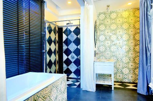 room detail thumbnail 2