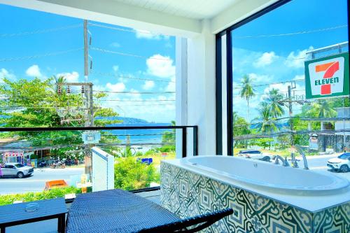 room detail thumbnail 1