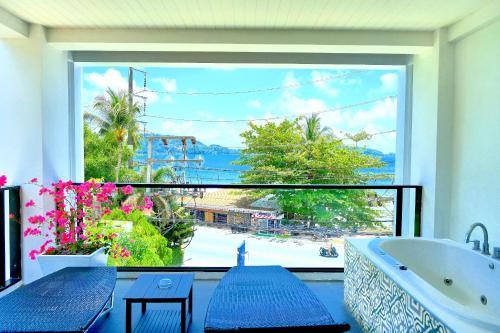 room detail thumbnail 2