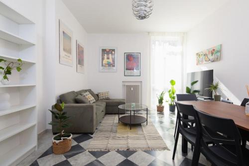 Spacious and bright accommodation with free parking