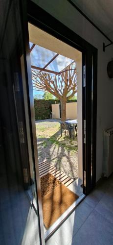 Gîte neuf tout équipé - 2 chambres, jardin privatif, clim & parking (Gite neuf tout equipe - 2 chambres, jardin privatif, clim & parking) in Galargues