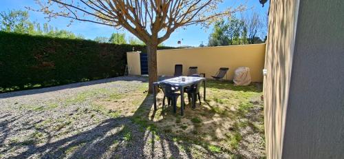 Gîte neuf tout équipé - 2 chambres, jardin privatif, clim & parking (Gite neuf tout equipe - 2 chambres, jardin privatif, clim & parking) in Galargues