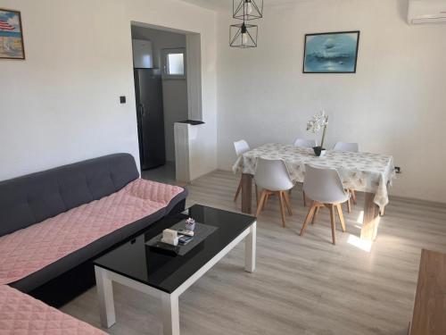Apartman M&D · Babin Do
