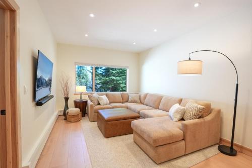 TP50 - Tall Pines Imperial Townhome - image 5