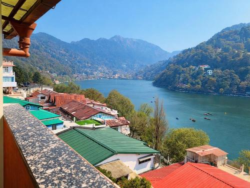 The Premium Stay Hotel Front Lake View Near Mall Road Nainital – khách sạn tại Đường sở thú