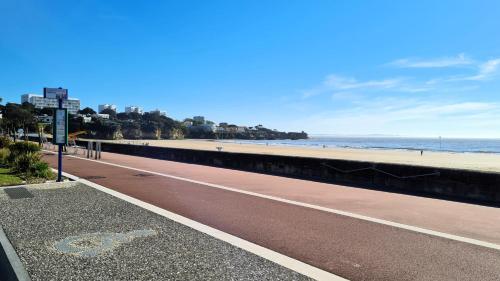 Royan - STUDIO LUMINEUX au calme - 30m de la PLAGE - Quartier du PARC - image 5