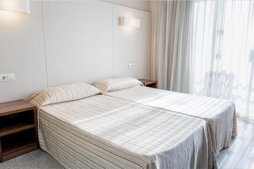 2 twin beds