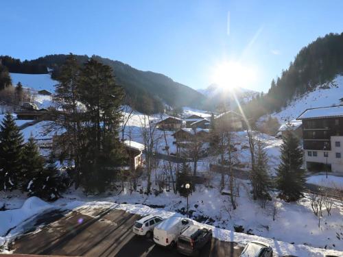 Appartement plein sud au coeur du village, proche des remontées mécaniques - FR-1-342-167 (Appartement renove au cœur d'Areches-Beaufort, proche pistes, balcon plein sud, piscine, pour 4 pers) in Beaufort (Rhone-Alpes)