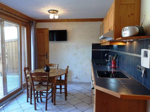 Appartement cosy 2 chambres à Arêches, cuisine équipée et terrasse - FR-1-342-203 (Appartement cosy 2 chambres a Areches, cuisine equipee et terrasse - FR-1-342-203) in Beaufort (Rhone-Alpes)