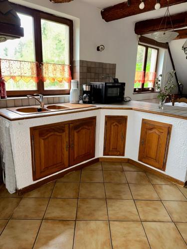 Escape to a Romantic Hideaway  Remote Work Haven in the Mountains, pet friendly in Fušī