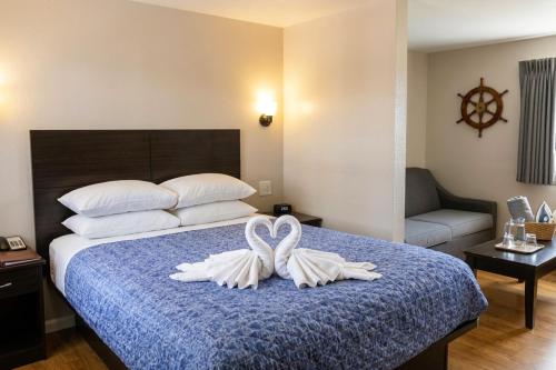 Sea Horse Inn and Cottages - image 24