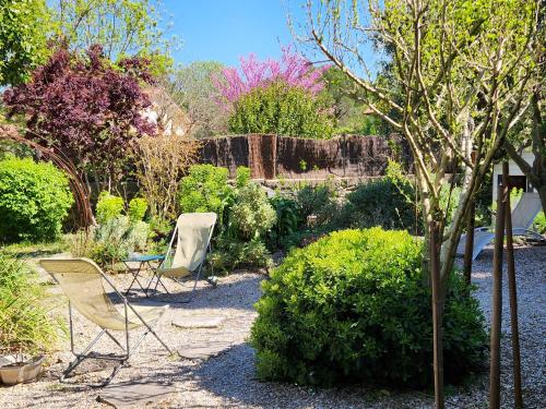 Chez Nous dans notre petit jardin in Alco