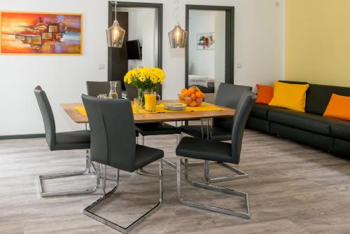 Phòng chờ chung/khu vực TV, Design-Apartments by Ulrike Horster in Bensheim