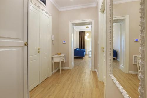 Stylish 1BR Luxury Apartment in Vračar Next to Kalenić - image 3