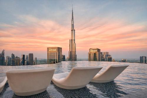 Magical Apt with Rooftop Pool & Burj Khalifa View!, Dubái
