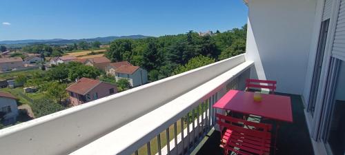 Studio Lumineux avec Vue et Parking - Location saisonnière - Mâcon