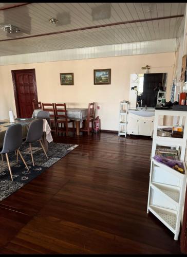Instalaciones, staylikehome guesthouse in Nieuw Nickerie