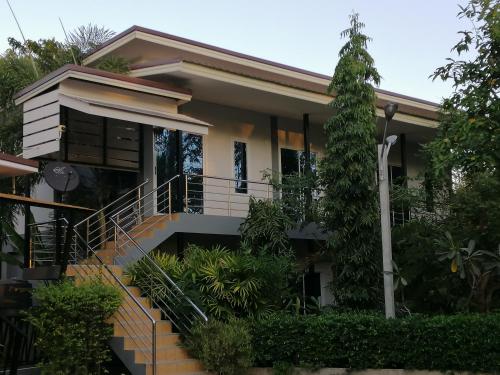 โรงแรมเพ็ญวิวรีสอร์ท Phenview resort in Phen