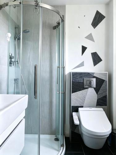 Baño, Peaceful Room by a Little Stream in St. Andrews
