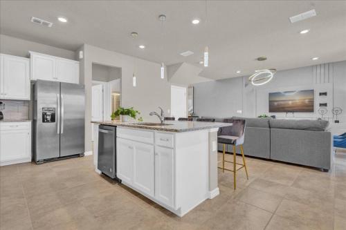 5 Bedrooms- 4,5 Bathrooms- Solterra 7291 Ol in Davenport, USA