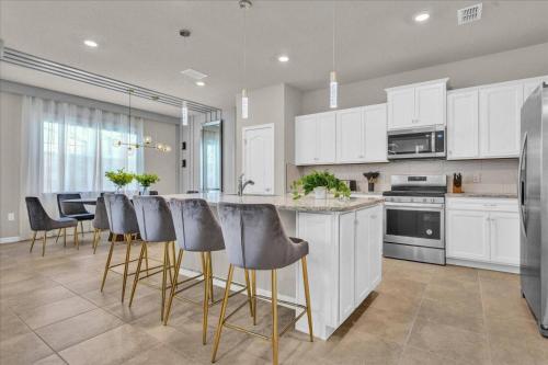 5 Bedrooms- 4,5 Bathrooms- Solterra 7291 Ol in Davenport, USA