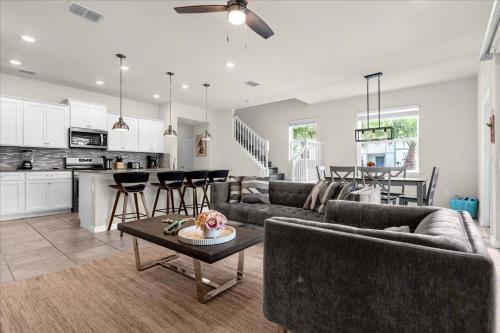 5 Bedrooms- 5 Bathrooms- Solterra 7104 Ol in Davenport, USA