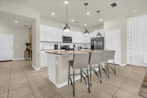 5 Bedroom- 4 Bathroom Solterra 7561 Os in Davenport, USA