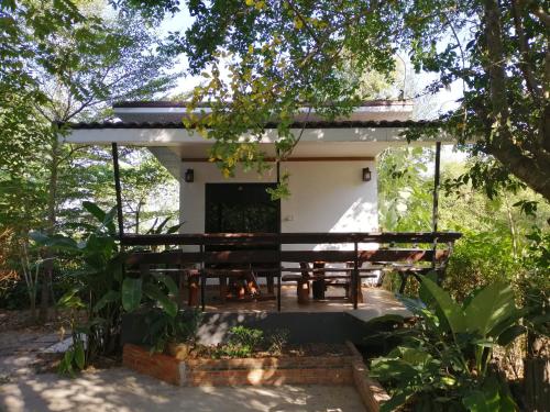 โรงแรมเพ็ญวิวรีสอร์ท Phenview resort in Phen