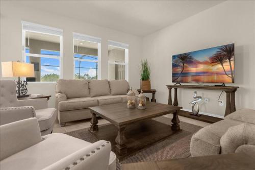 6 Bedrooms- 4,5 Bathrooms- Solterra 7639 Ol in Davenport, USA