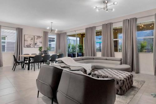 7 Bedrooms- 5,5 Bathrooms Solterra 7599 Ol in Davenport, USA
