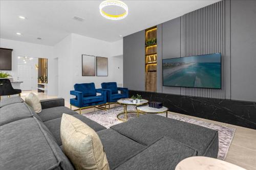 7 Bedrooms- 5 Bathrooms- Solterra 7684 Ol in Davenport, USA
