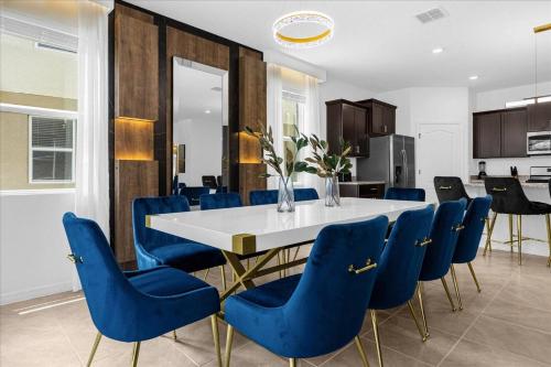 7 Bedrooms- 5 Bathrooms- Solterra 7684 Ol in Davenport, USA