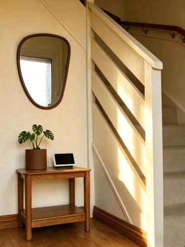 Instalaciones, Peaceful Room by a Little Stream in St. Andrews