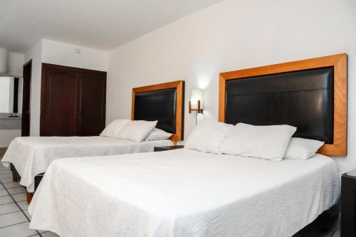 2 double beds