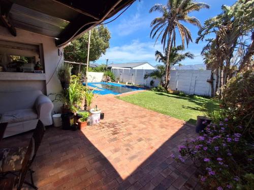 AdventureCapeTown offers Private Room with Pool Access - image 12
