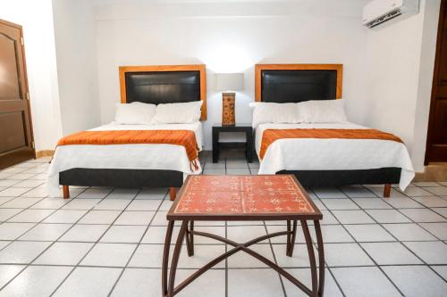 2 queen beds