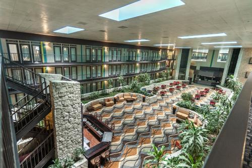 Bar/ Salón, Studio 6  Amarillo, TX – West Medical Center in Amarillo (TX)