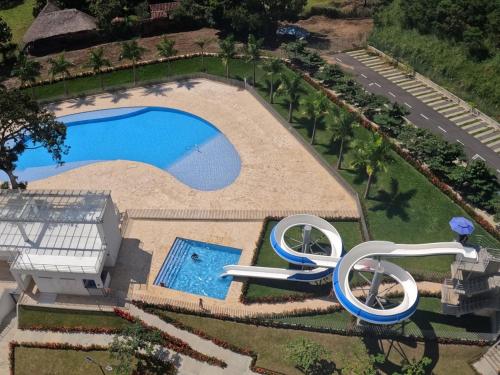 Apartasol familiar con piscinas, toboganes y aire acondicionado