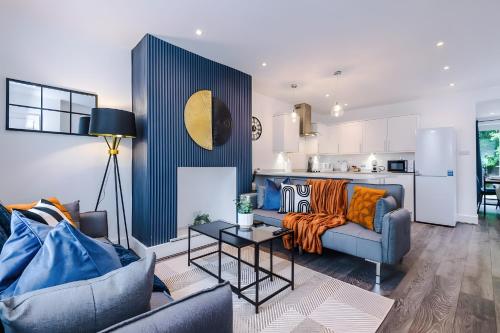 Stylish 3BR House Sleeps 6 Free Parking Smart TV gîte à louer Fairfield Railway Station