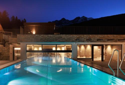 Aparthotel Familiaris - Family Apartments - Pools & Spa in Dolomites 2
