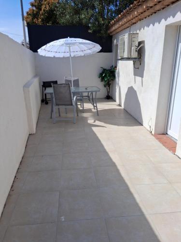 Maison indépendante 30 m2 avec terrasse privée centre ville Marignane - Location saisonnière - Marignane