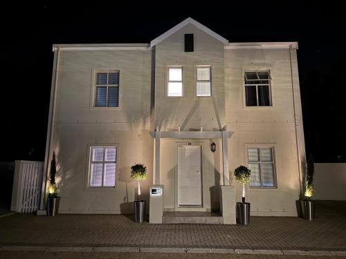 Villa Lyón - 4 Bed 4 Bath in residential Security Estate — other in Tweespruit Estate 24, Stellenbosch South Africa, 7600