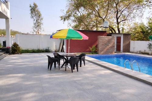 Spacious Villa with Pool & Sunlit Living Spaces in Sarai Sahjadi