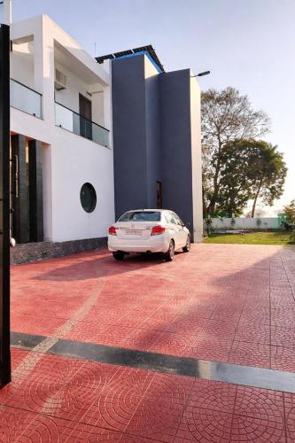 Spacious Villa with Pool & Sunlit Living Spaces in Sarai Sahjadi