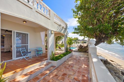 Tres Sirenas Beach Inn in رينكون