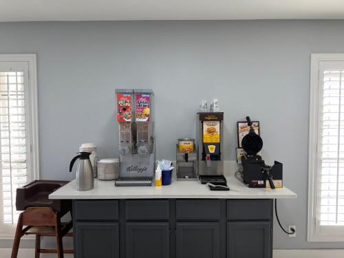 Days Inn by Wyndham Granbury - image 24