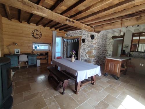 Les pierres qui parlent gîte à louer Goès